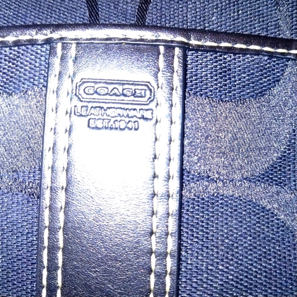 COACH 🖤Classic Signature Crossbody Bag - Picture 6 of 10